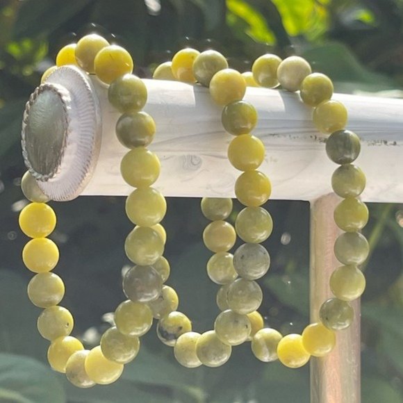 8mm Green Peridot Stretch Bead Bracelet - Picture 3 of 8